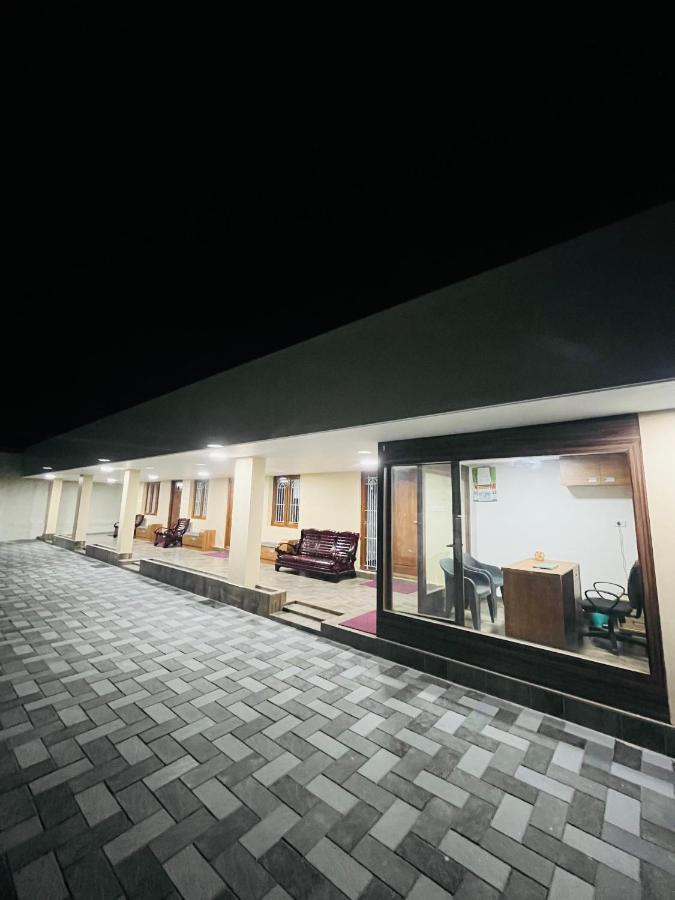 The Tendoinn Pollāchi 外观 照片