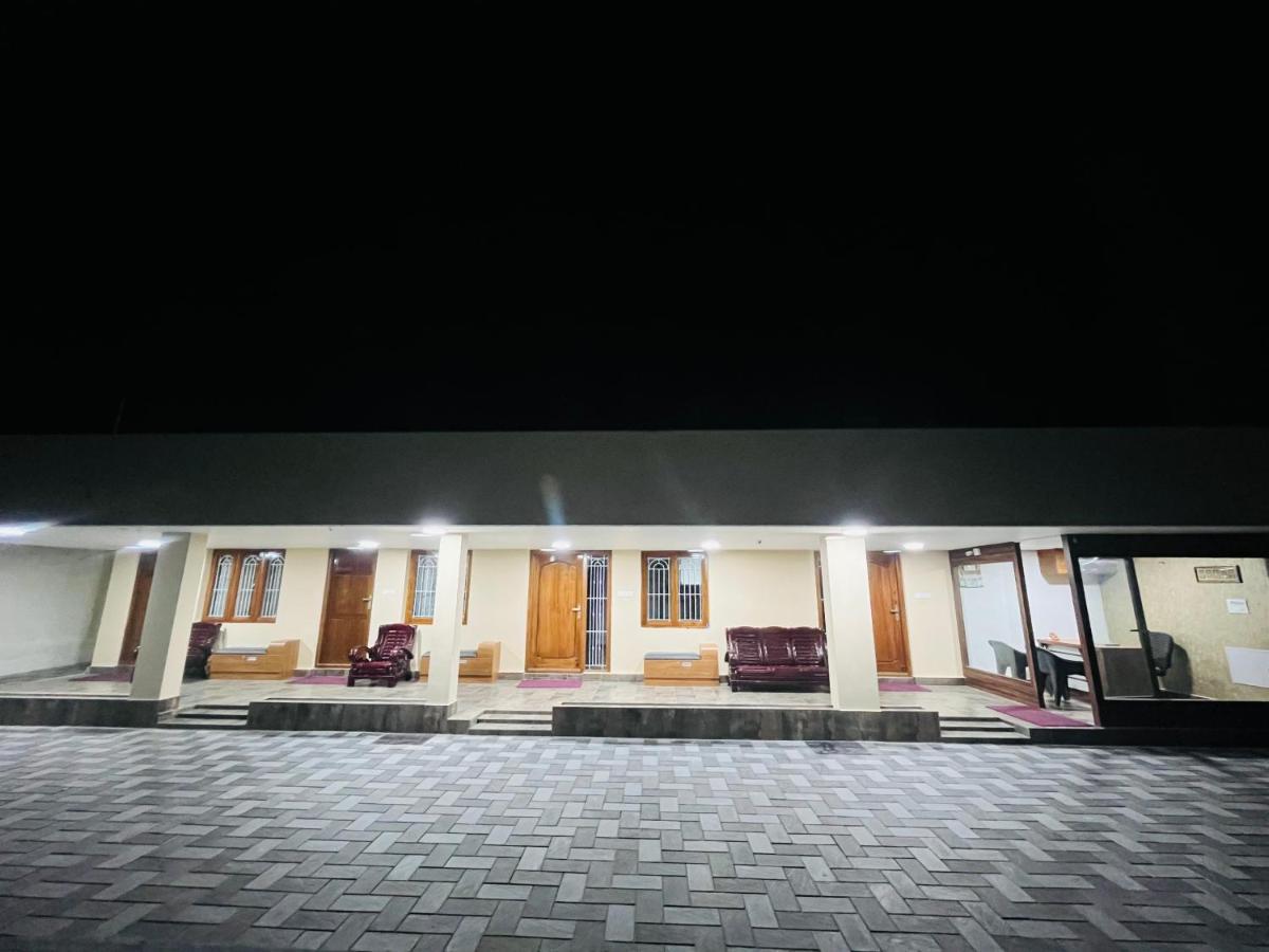 The Tendoinn Pollāchi 外观 照片
